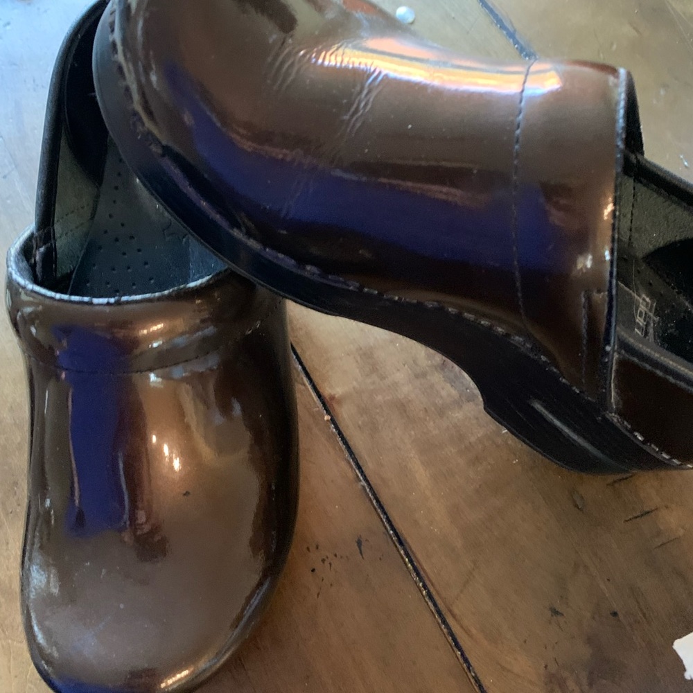 Bronze /metallic brown dansko clogs